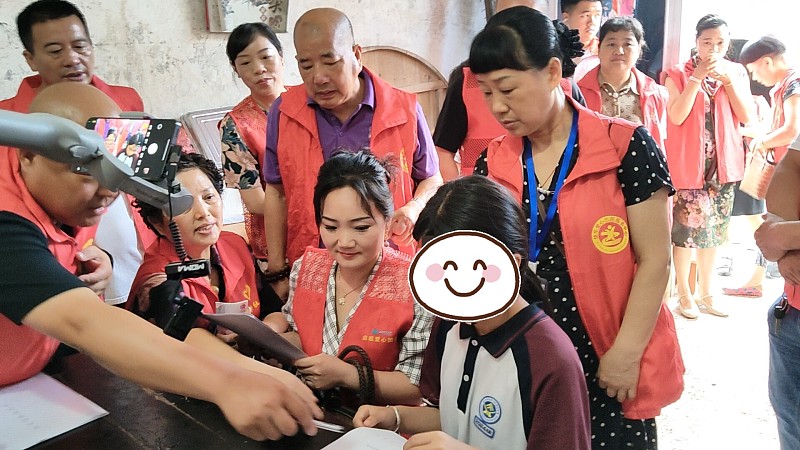 “助学筑梦 让爱扎根”为贫困学子点亮一盏灯