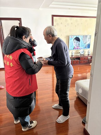 浓情腊八粥   爱洒腊八节