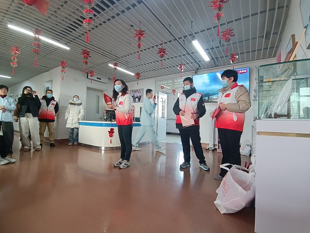 情暖马年迎新春 爱心相伴福利院