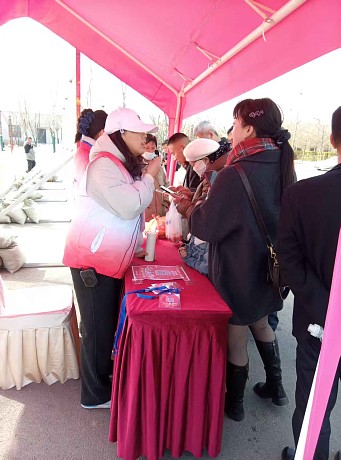 首届民俗盛宴   志愿温情护航